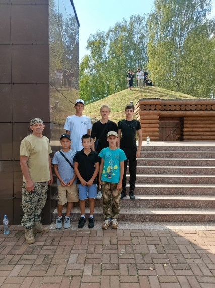 Не успел начаться учебный год, а наши экологи- туристы вновь отправились в поход️.